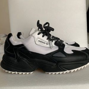 Black & White Adidas Torsion Chunky sneaker